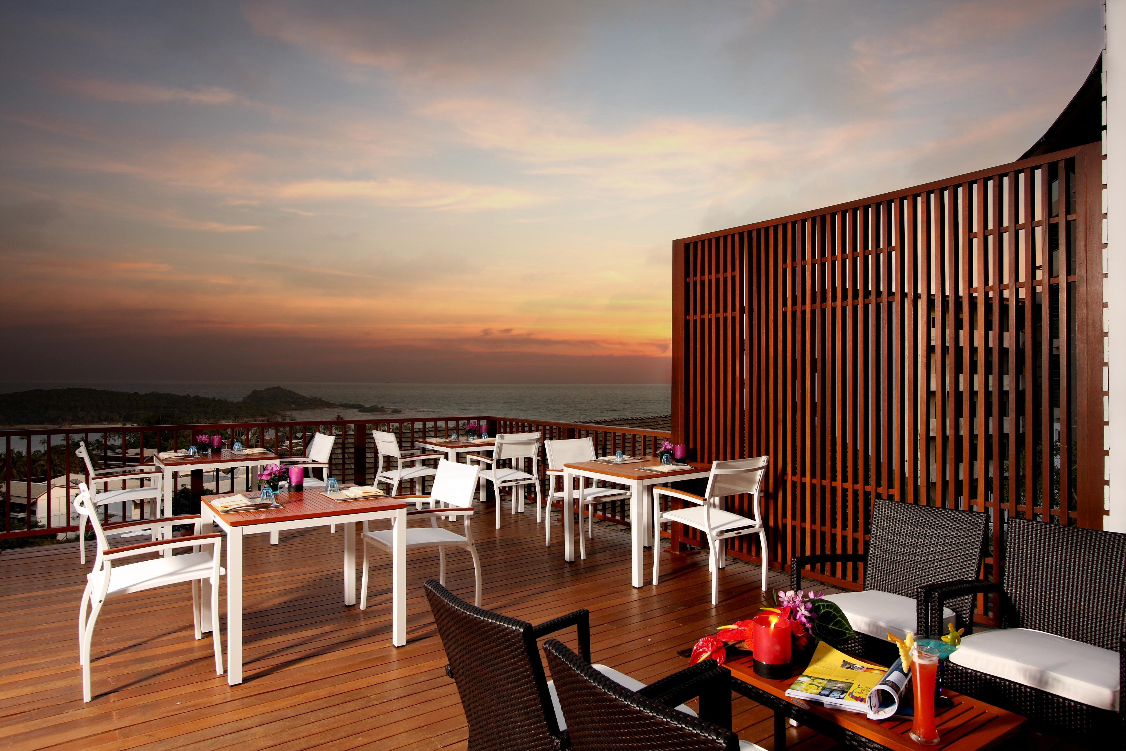 شاطئ تشاوينغ منتجع كيه سي آند أوفر ووتر فيلاز المطعم الصورة
